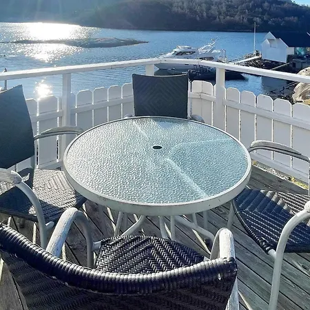 Сasa de vacaciones 6 Person In Dalsoyra-by Traum