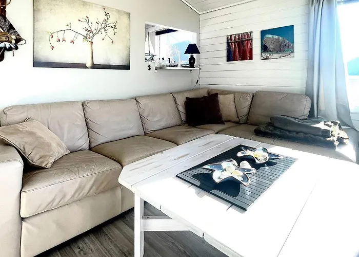 6 Person In Dalsoyra-by Traum *